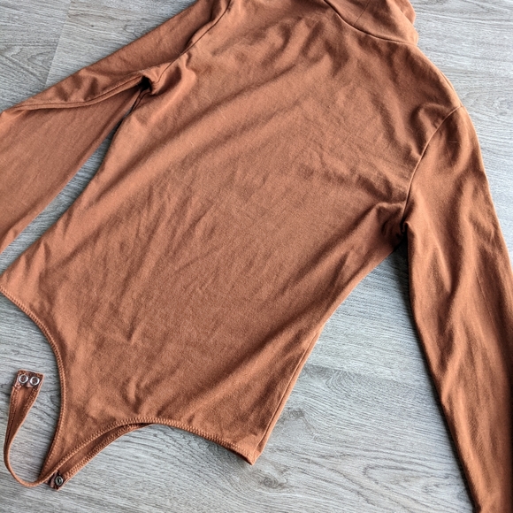 Mock-neck bodysuit (Icône) - Picture 3 of 4